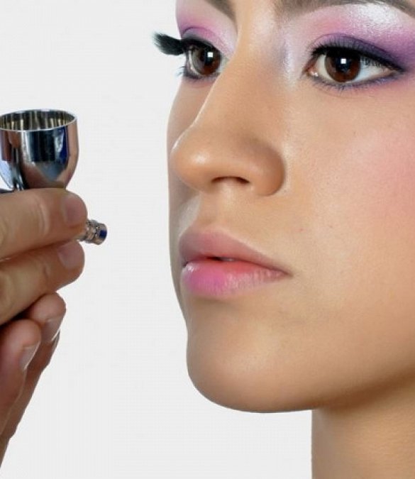 MAQUILLAJE CON AEROGRAFO