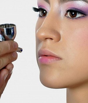 MAQUILLAJE CON AEROGRAFO